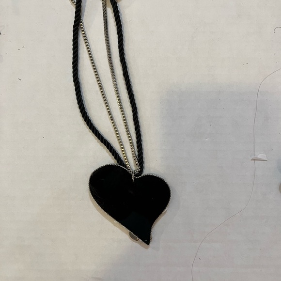 Gorgeous heart necklace embellished with brown bird and multi colored dragonfly - Picture 4 of 6